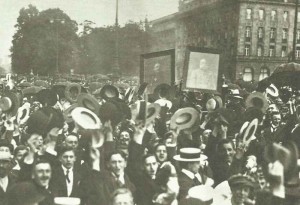 Austrians celebrate war with Serbia