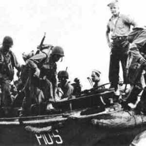 U.S. soldiers are leaving landing boats on the coast of New Guinea.