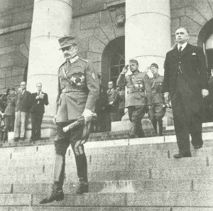 President and Marshal Mannerheim leaves the Finnish Parliament building.