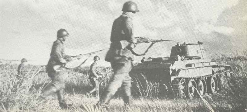 Russian infantry with BT-7 tank