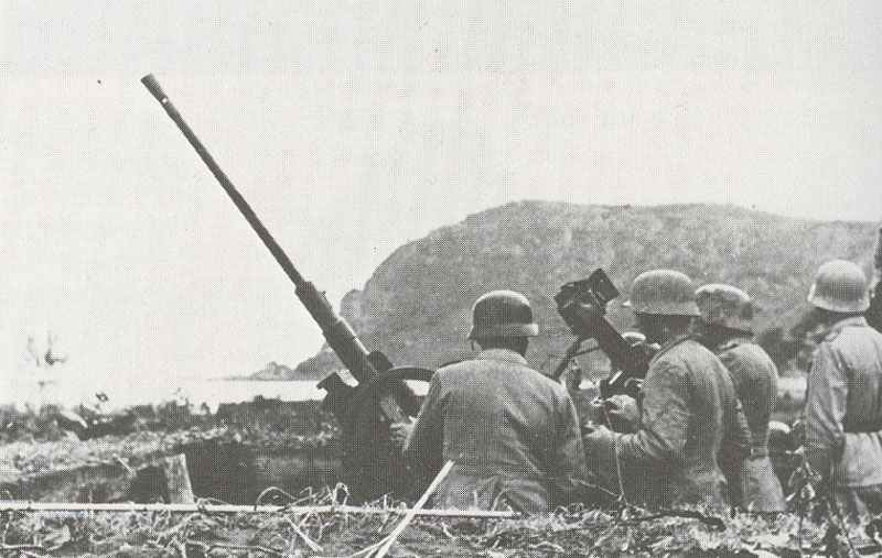 20mm Flak and its crew
