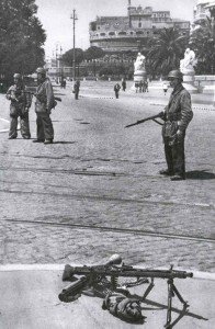 German partatroopers guarding the entrance to the Castel Sant Angelo