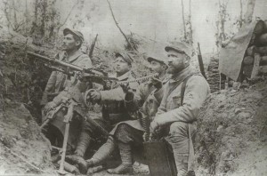 French Hotchkiss machine-gun team