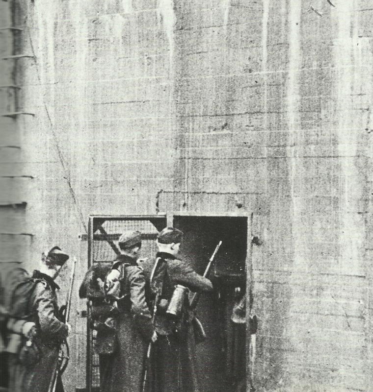 German soldiers occupy bunker Siegfred Line