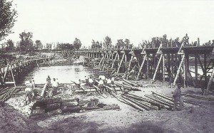 Austro-hungarian soldiers construction a bridge 