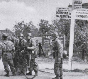  German paratroopers near Rotterdam