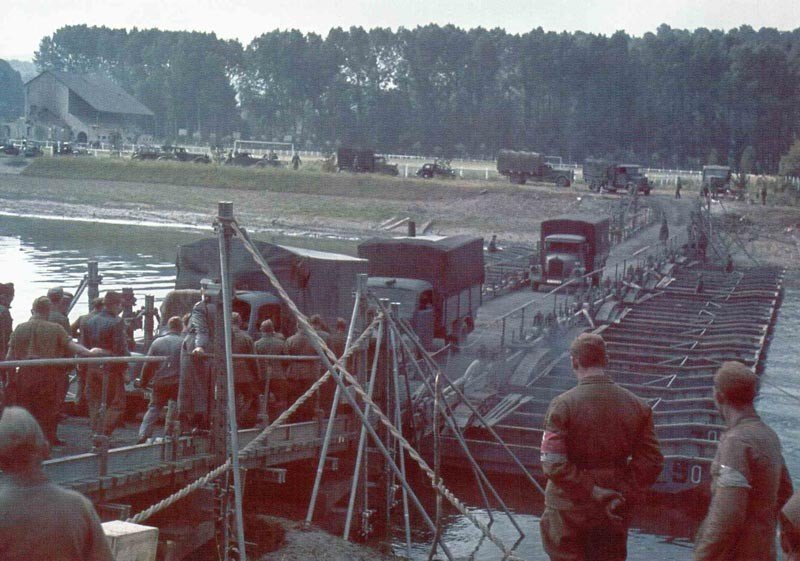 motorcade is crossing a bridge