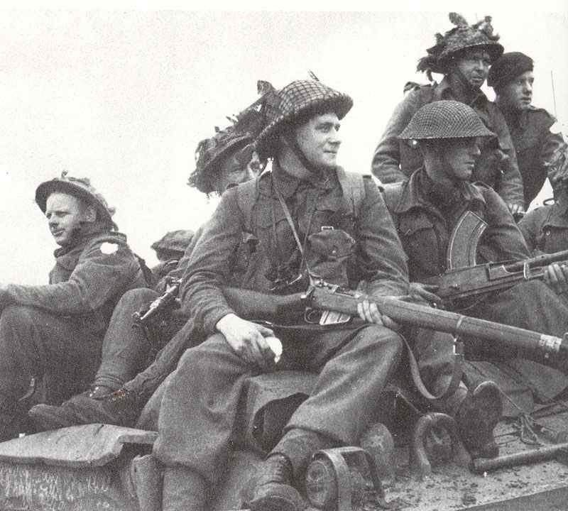 British troops, armed with Lee-Enfield rifles