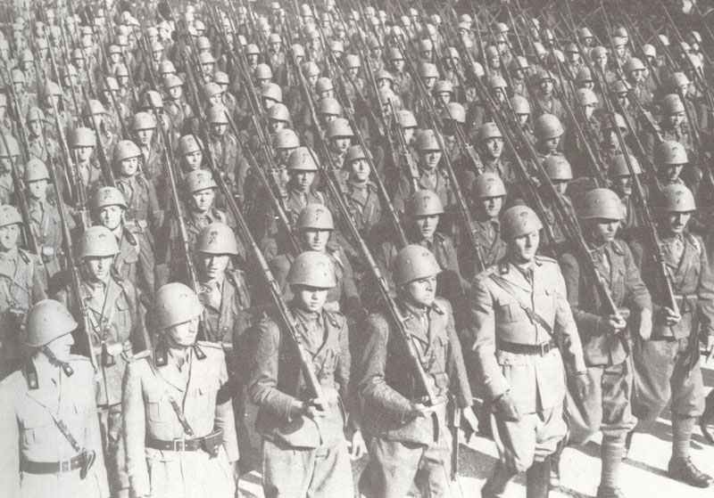 Parade of Italian troops