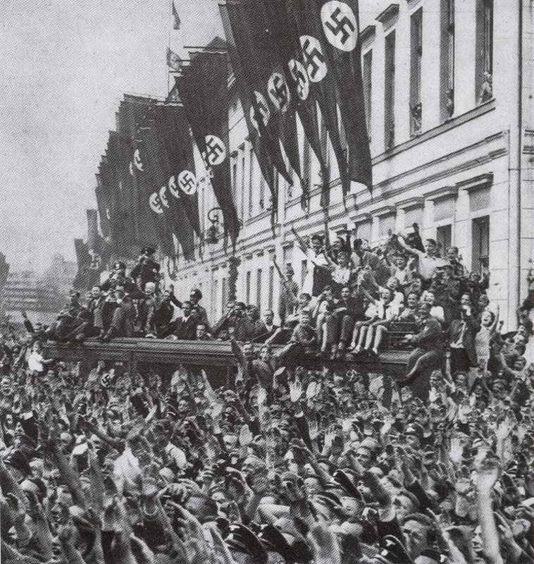 Crowds cheer Hitler