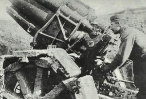 Preparation of a German heavy artillery gun