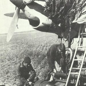 Pe-2 is loaded with bombs