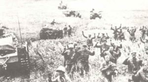 German tanks capture Russian soldiers