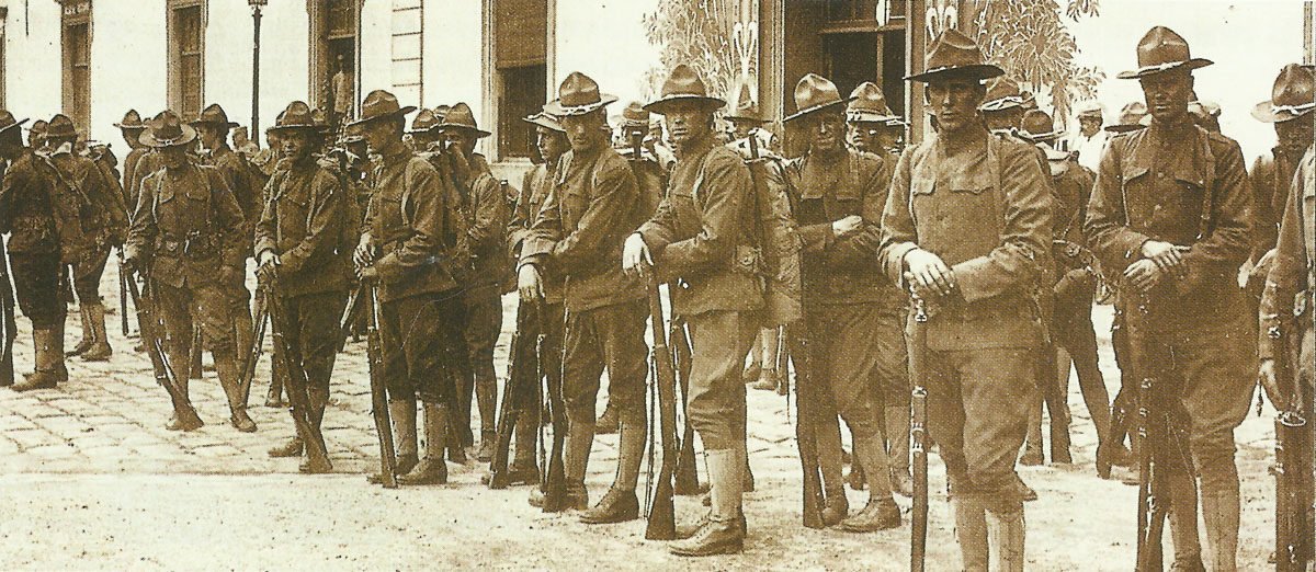 group of American soldiers on their arrival in France