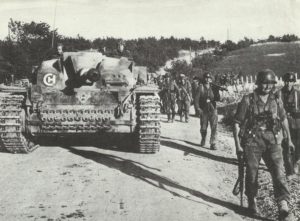 assault gun StuG Ausf.F with Panzergrenadiers