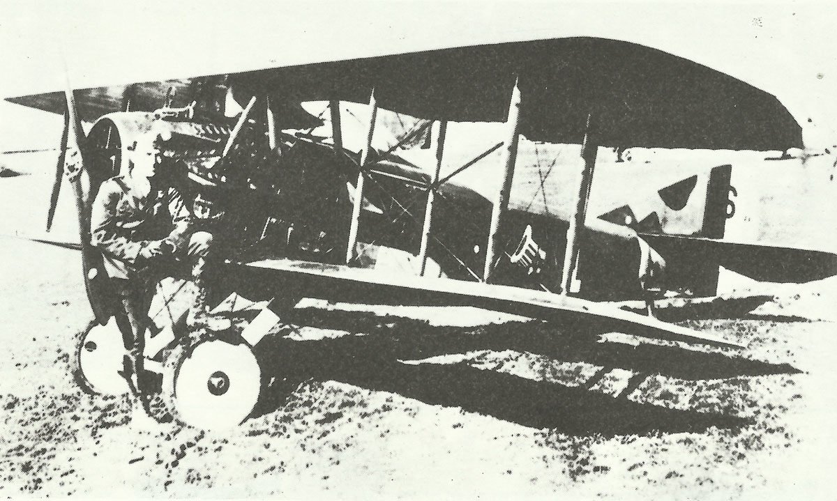 Eddie Rickenbackjer in front of his Spad fighter