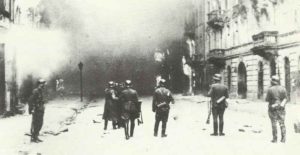 SS troops burn the Warsaw Ghetto