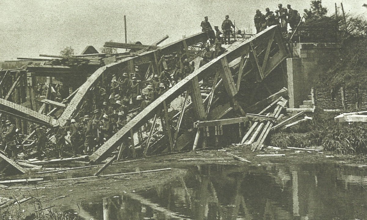 German troops cross the Marne