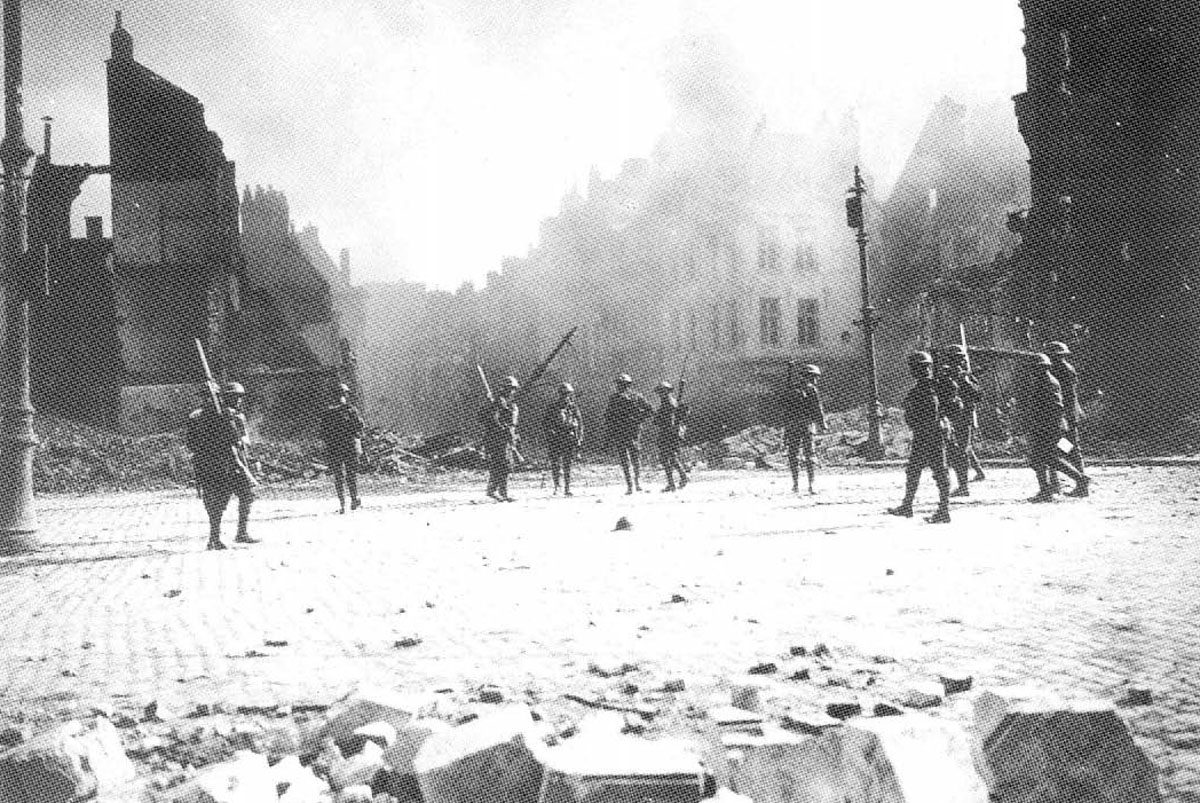 Canadian patrol enters Cambrai