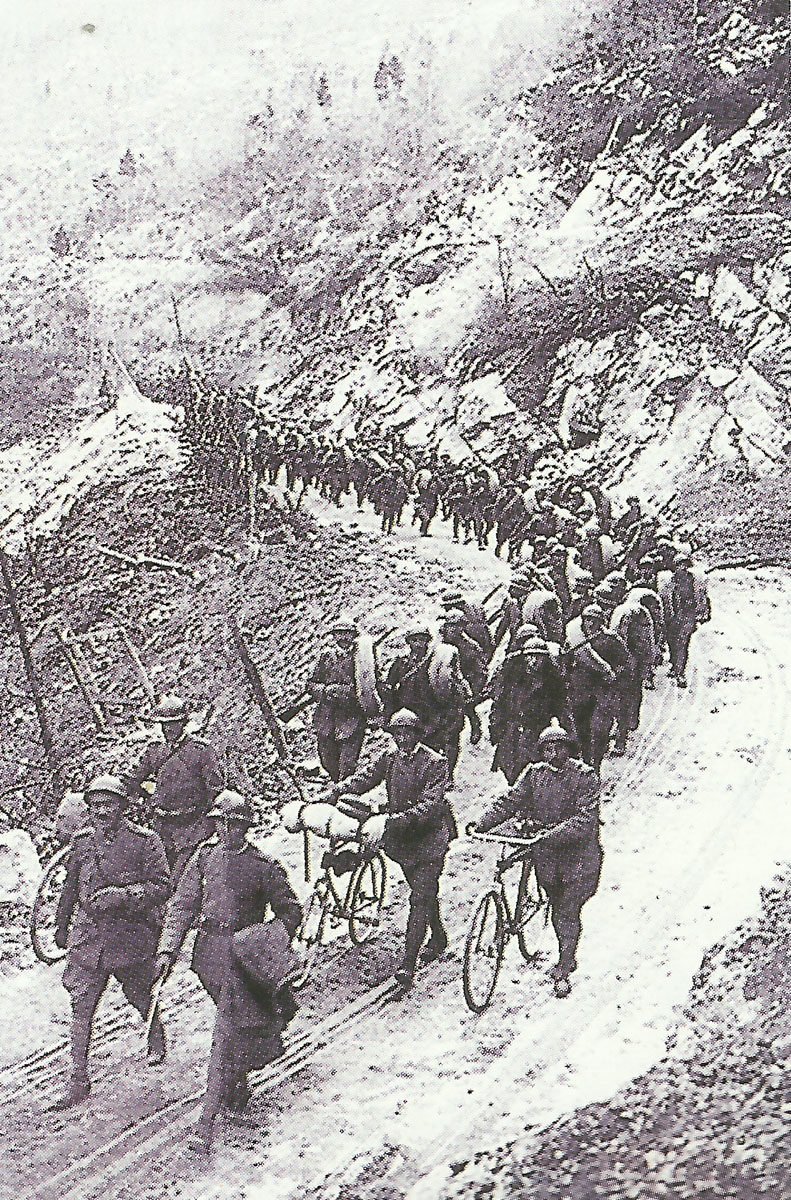 Italian troops advance across the Assiago plateau.