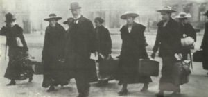 valet's and maidservants leaving the Berliner Schloss