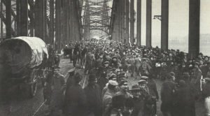 German troops marching back on the Rhine bridge