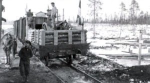 French light unarmored train with 75mm field gun in North Russia 