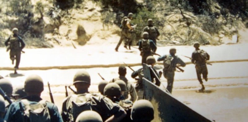 US soldiers storm from their landing craft