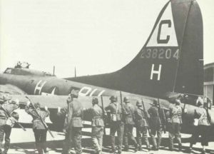  B-17 G emergency landing at Genf-Cointrin