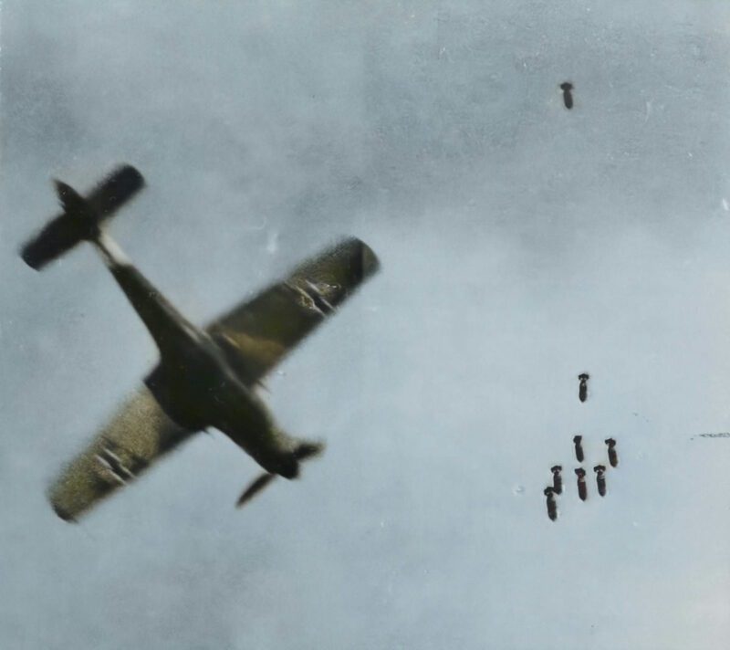 Fw 190 manages to avoid falling bombs