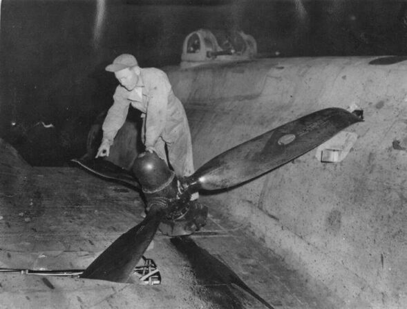 B17 propeller von Flak abgeschossen