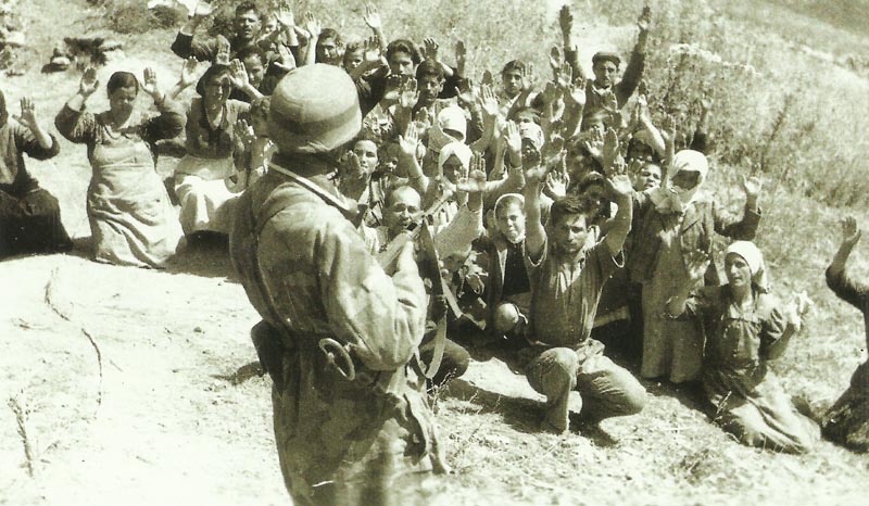 Paratroopers drive together Cretan civilians